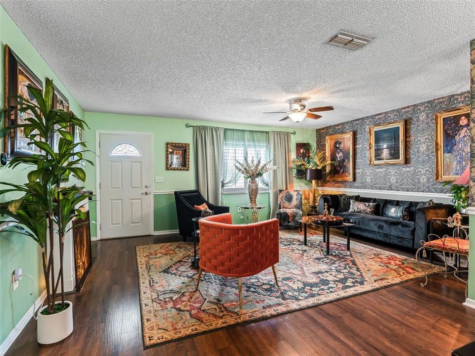 For Sale: $225,900 (2 beds, 2 baths, 1144 Square Feet)