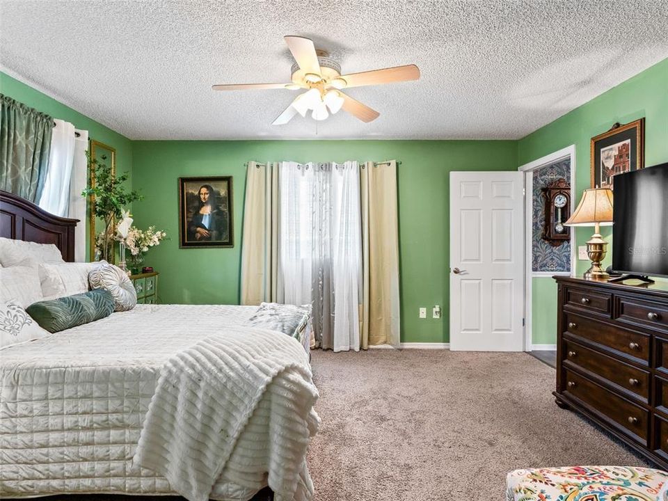 For Sale: $225,900 (2 beds, 2 baths, 1144 Square Feet)