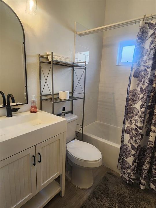 En Renta: $4,500 (4 camas, 3 baños, 2175 Pies cuadrados)