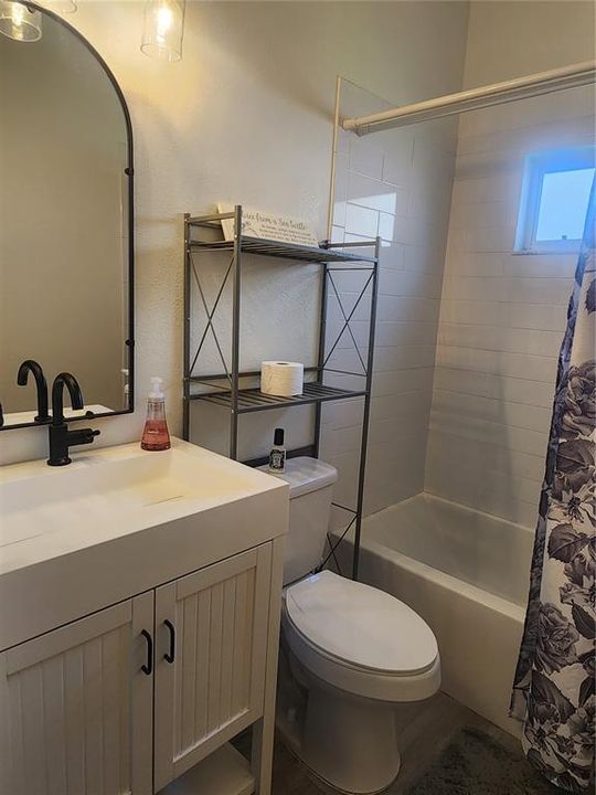 En Renta: $4,500 (4 camas, 3 baños, 2175 Pies cuadrados)