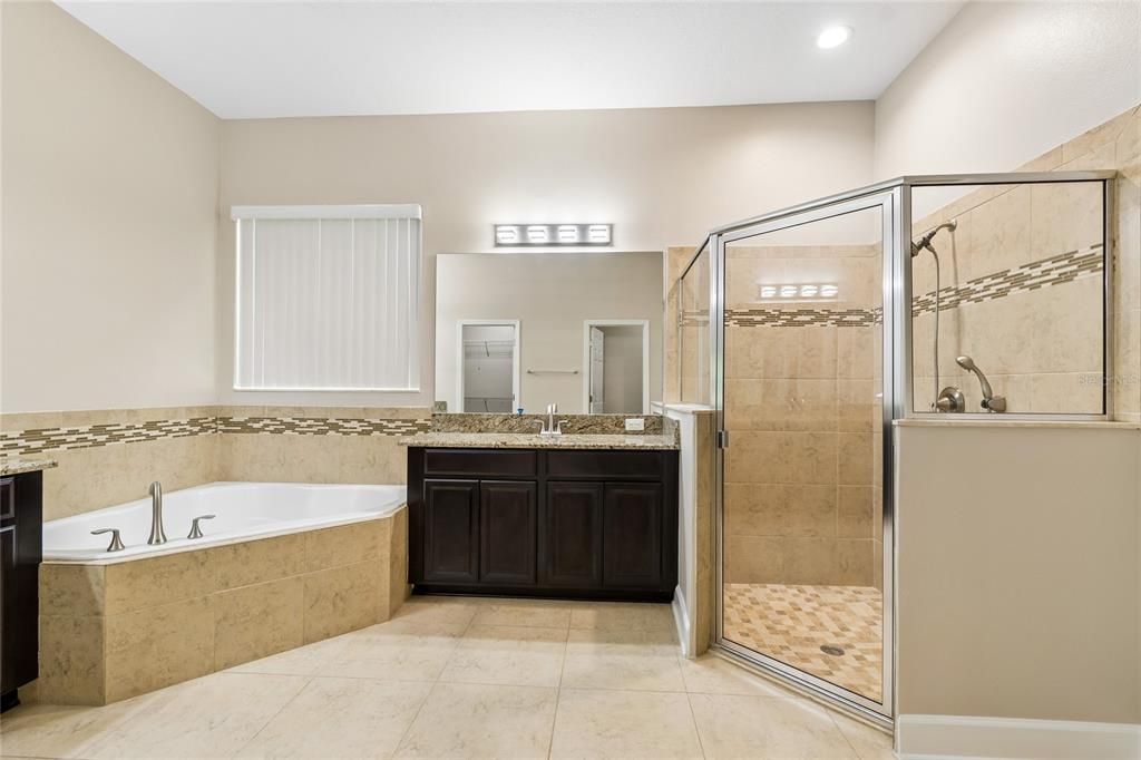 For Sale: $550,000 (4 beds, 3 baths, 2716 Square Feet)