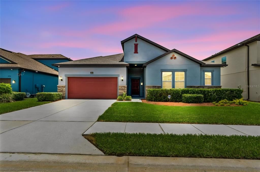 For Sale: $550,000 (4 beds, 3 baths, 2716 Square Feet)