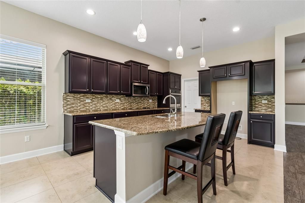 For Sale: $550,000 (4 beds, 3 baths, 2716 Square Feet)