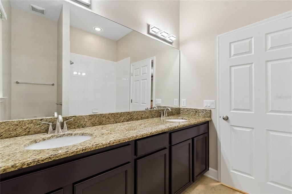 For Sale: $550,000 (4 beds, 3 baths, 2716 Square Feet)