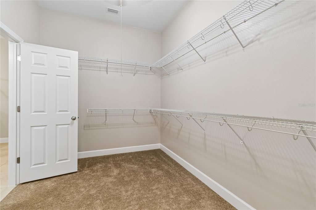 For Sale: $550,000 (4 beds, 3 baths, 2716 Square Feet)