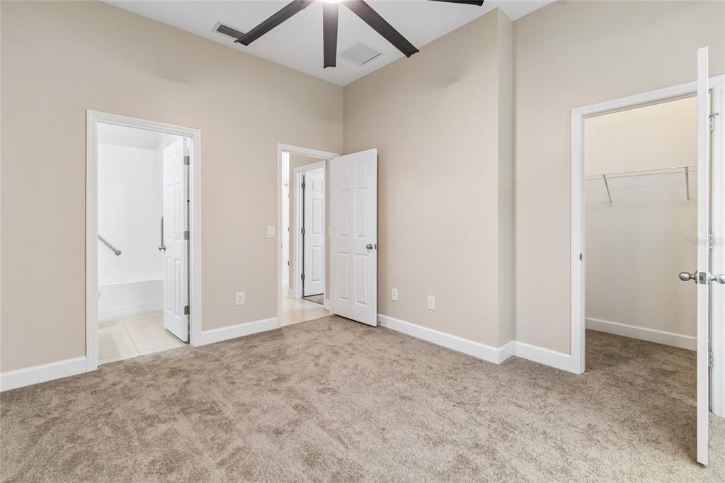 For Sale: $550,000 (4 beds, 3 baths, 2716 Square Feet)