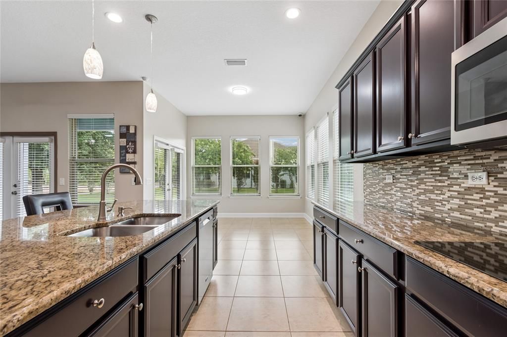 For Sale: $550,000 (4 beds, 3 baths, 2716 Square Feet)