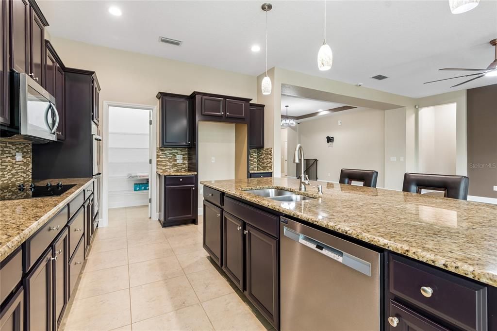 For Sale: $550,000 (4 beds, 3 baths, 2716 Square Feet)