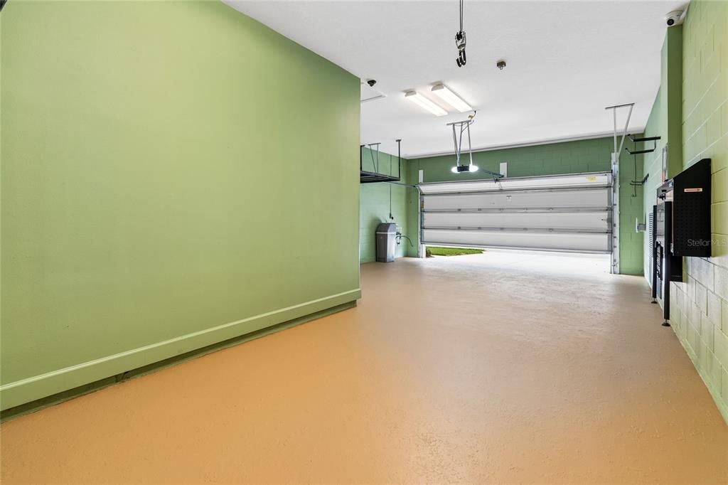 For Sale: $550,000 (4 beds, 3 baths, 2716 Square Feet)