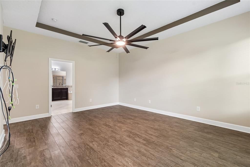 For Sale: $550,000 (4 beds, 3 baths, 2716 Square Feet)