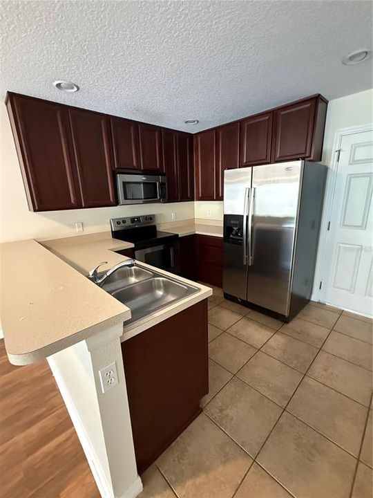 For Rent: $2,100 (3 beds, 2 baths, 1495 Square Feet)