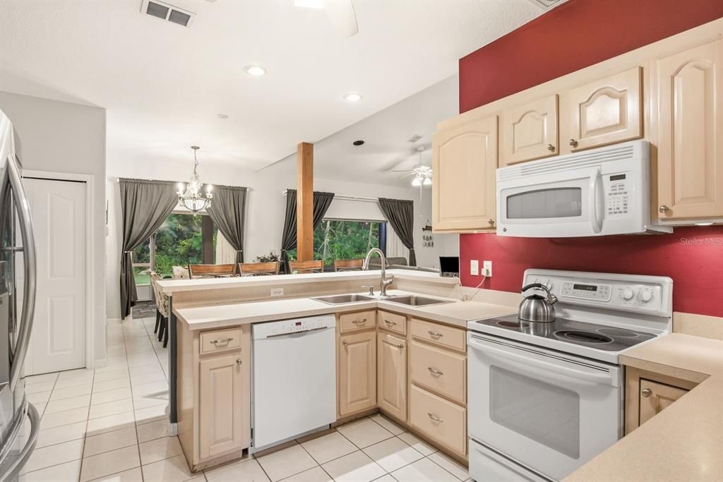 En Venta: $725,000 (4 camas, 3 baños, 2878 Pies cuadrados)