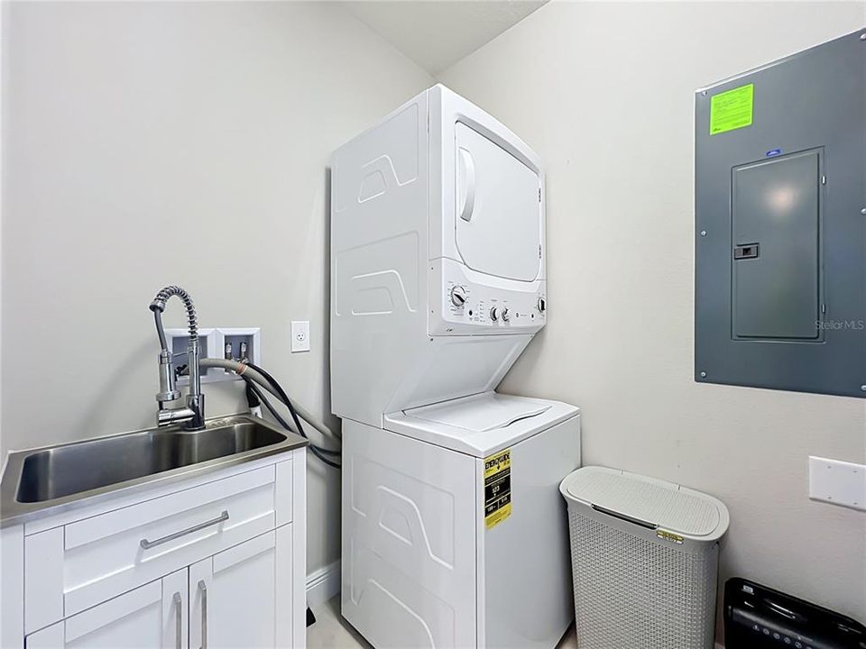 For Sale: $329,990 (2 beds, 2 baths, 1617 Square Feet)
