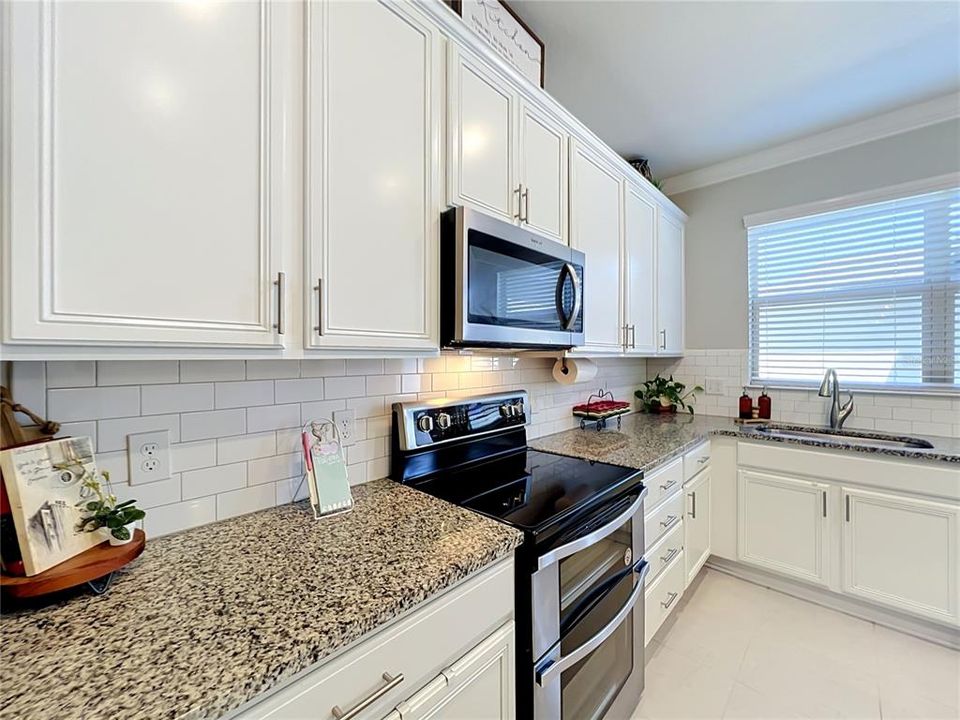 For Sale: $329,990 (2 beds, 2 baths, 1617 Square Feet)