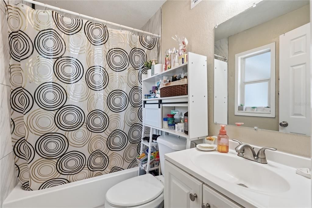 En Venta: $320,000 (4 camas, 2 baños, 1396 Pies cuadrados)
