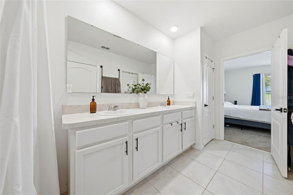 На продажу: $319,900 (3 спален, 2 ванн, 1645 Квадратных фут)