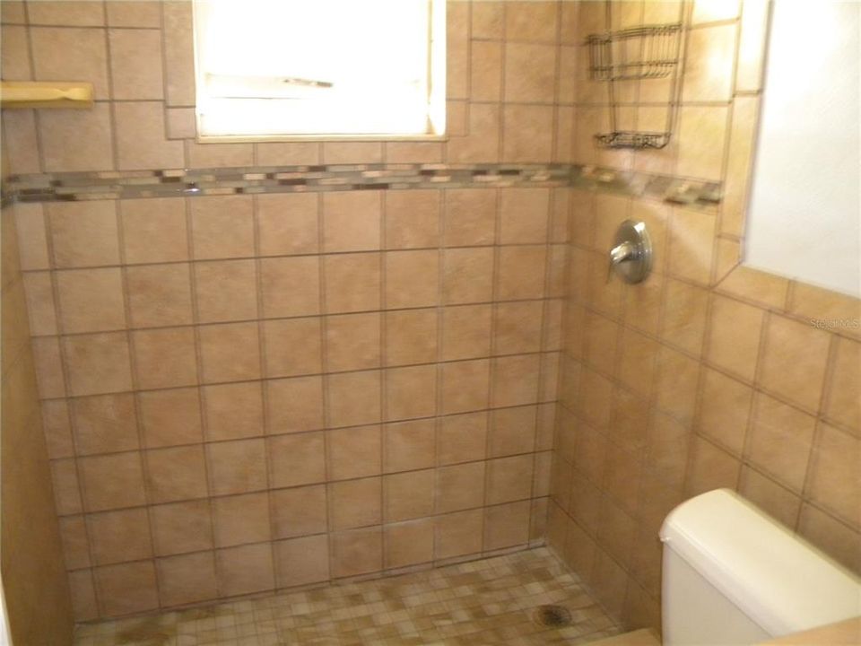 В аренду: $1,200 (2 спален, 1 ванн, 638 Квадратных фут)