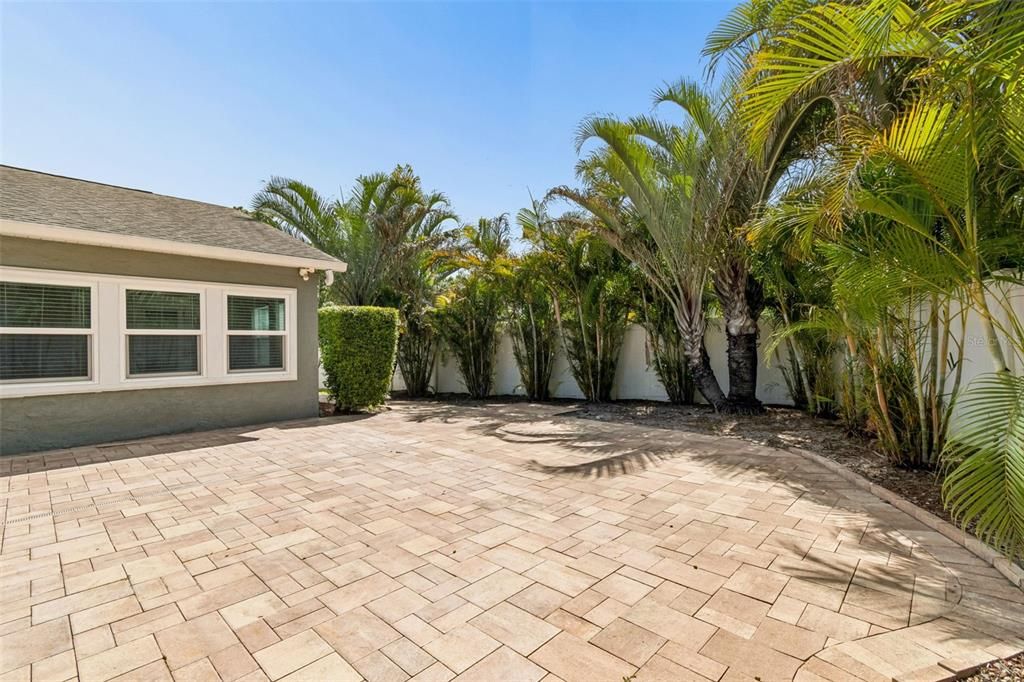 For Sale: $589,900 (4 beds, 2 baths, 1884 Square Feet)