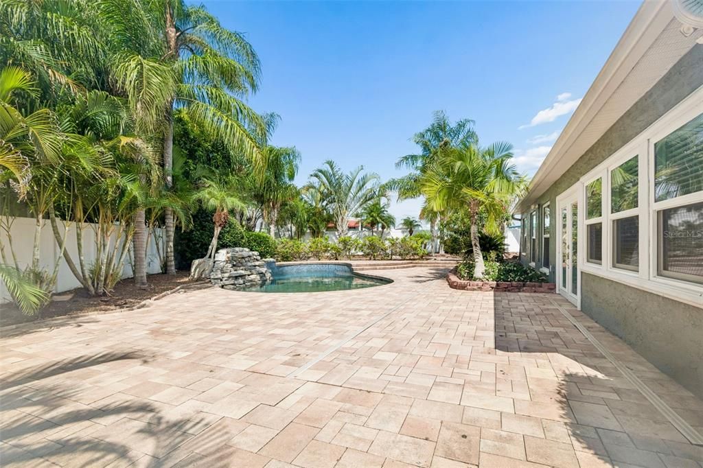 For Sale: $589,900 (4 beds, 2 baths, 1884 Square Feet)