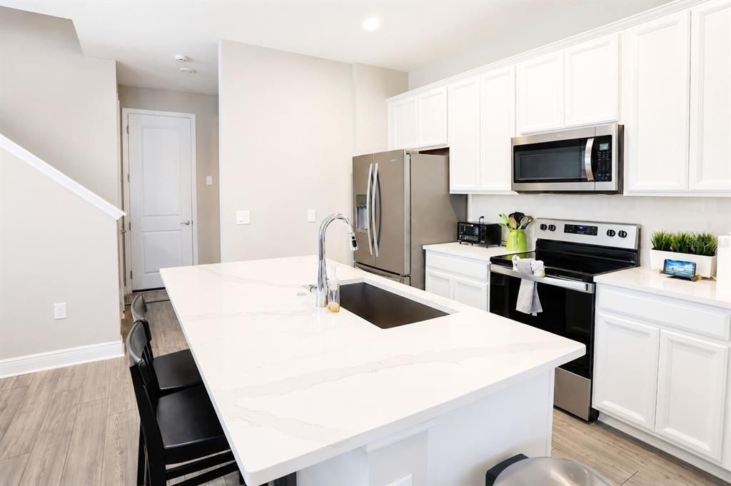 For Sale: $465,000 (3 beds, 2 baths, 1678 Square Feet)
