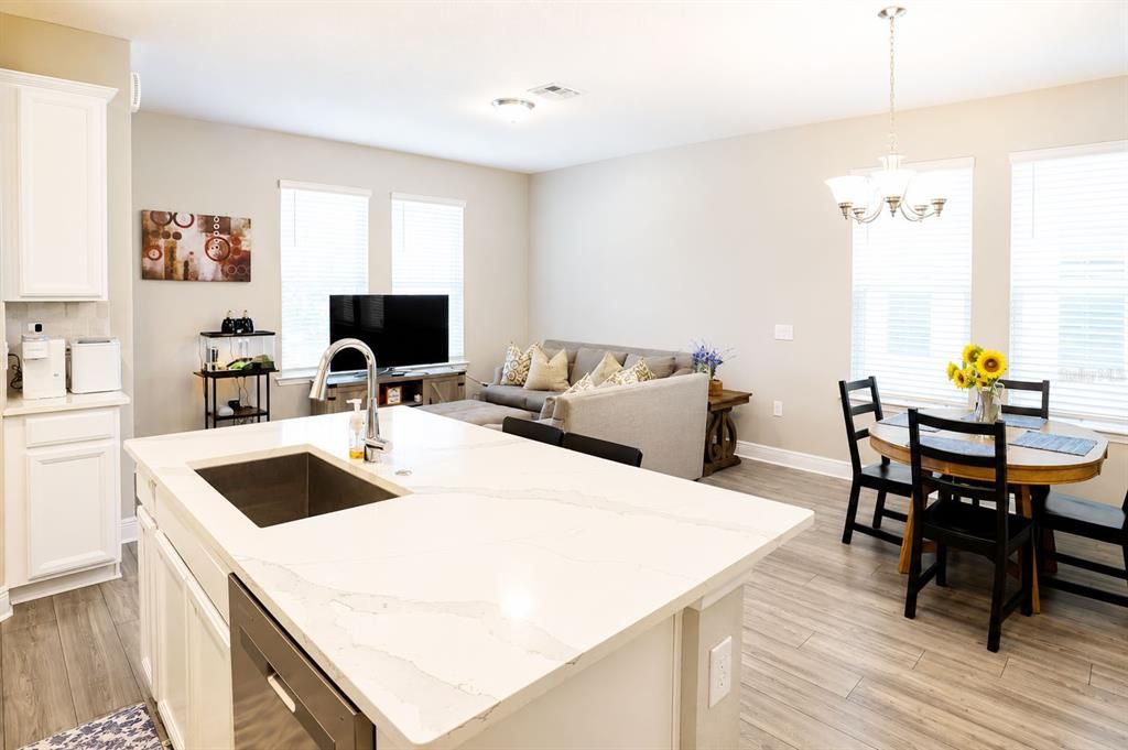 For Sale: $465,000 (3 beds, 2 baths, 1678 Square Feet)