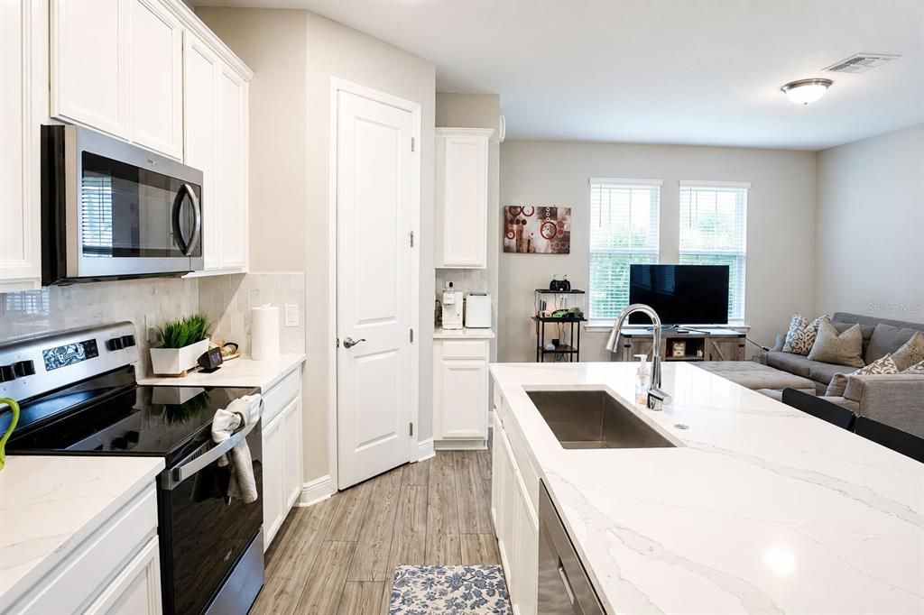 For Sale: $465,000 (3 beds, 2 baths, 1678 Square Feet)