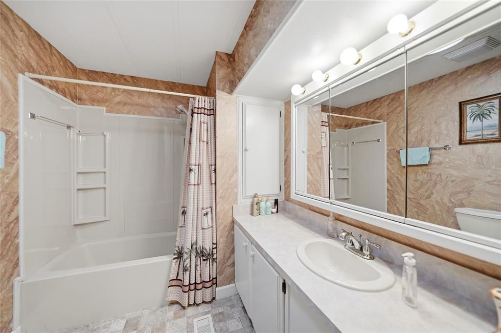 For Sale: $195,000 (2 beds, 2 baths, 1600 Square Feet)