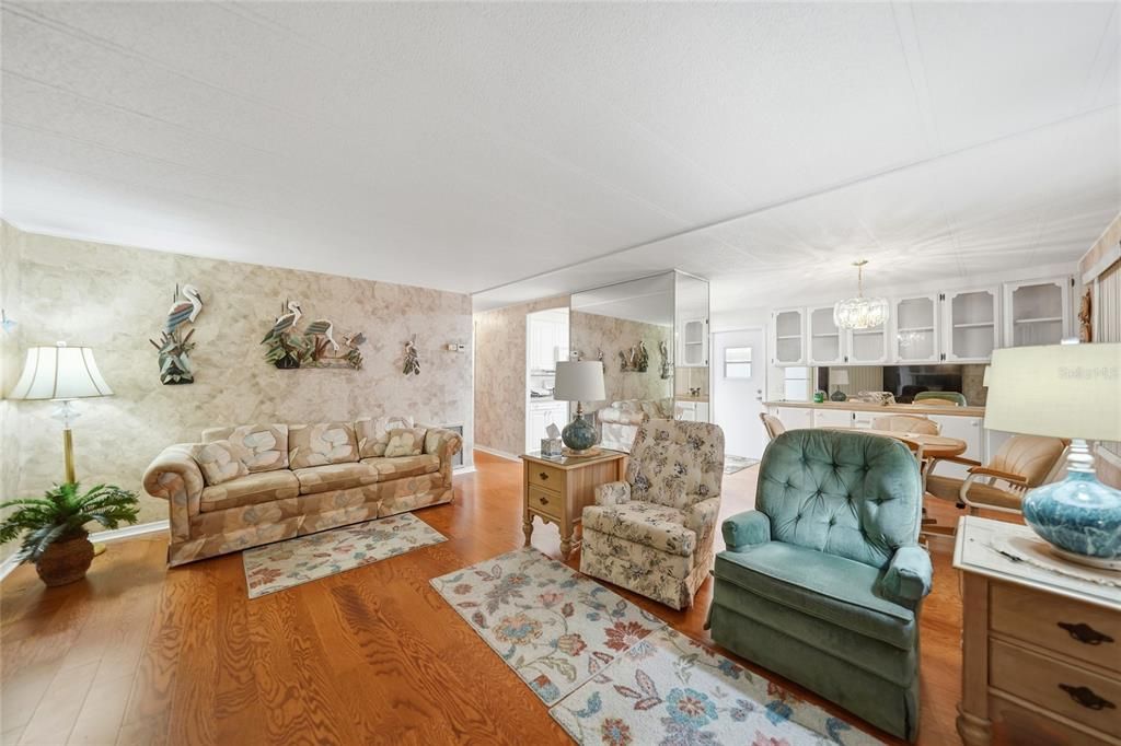 For Sale: $195,000 (2 beds, 2 baths, 1600 Square Feet)
