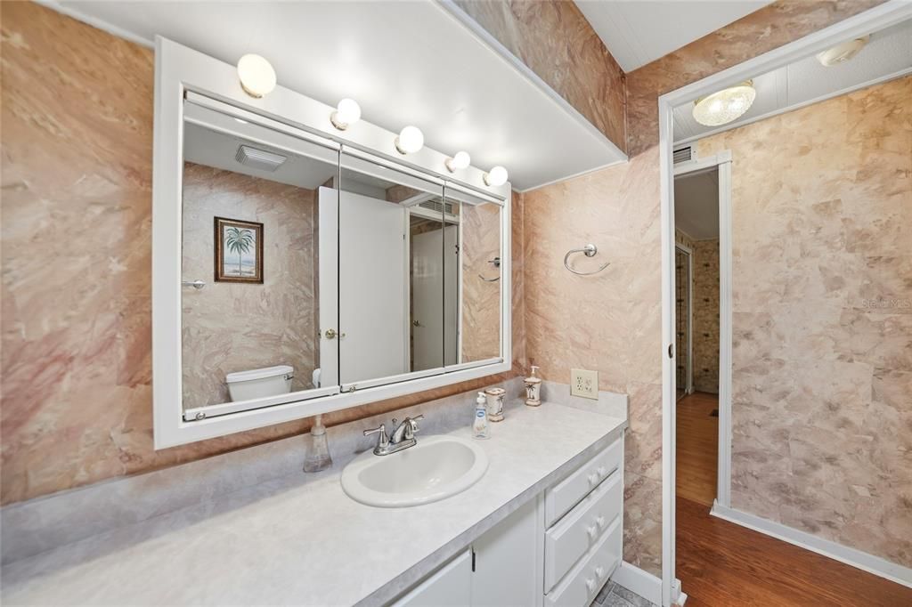 For Sale: $195,000 (2 beds, 2 baths, 1600 Square Feet)