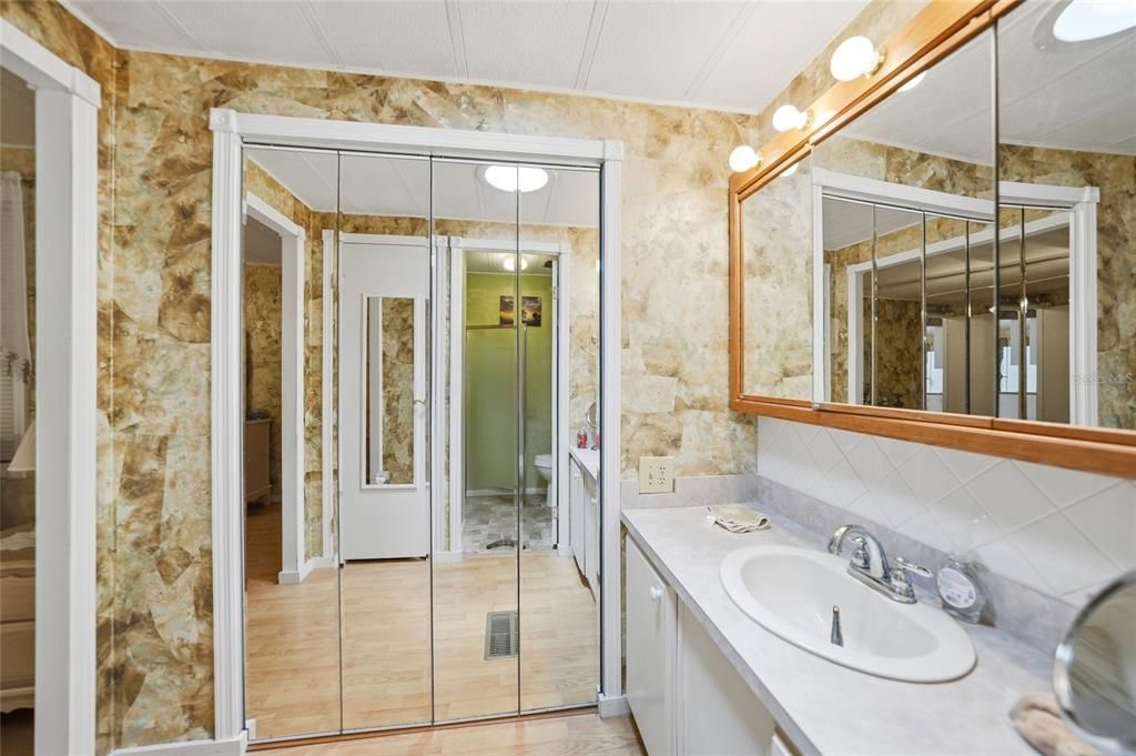 For Sale: $195,000 (2 beds, 2 baths, 1600 Square Feet)