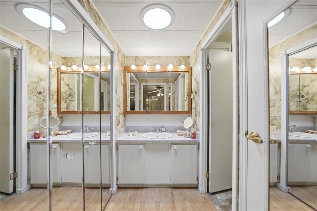 For Sale: $195,000 (2 beds, 2 baths, 1600 Square Feet)