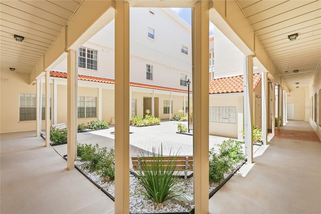На продажу: $325,000 (2 спален, 2 ванн, 885 Квадратных фут)