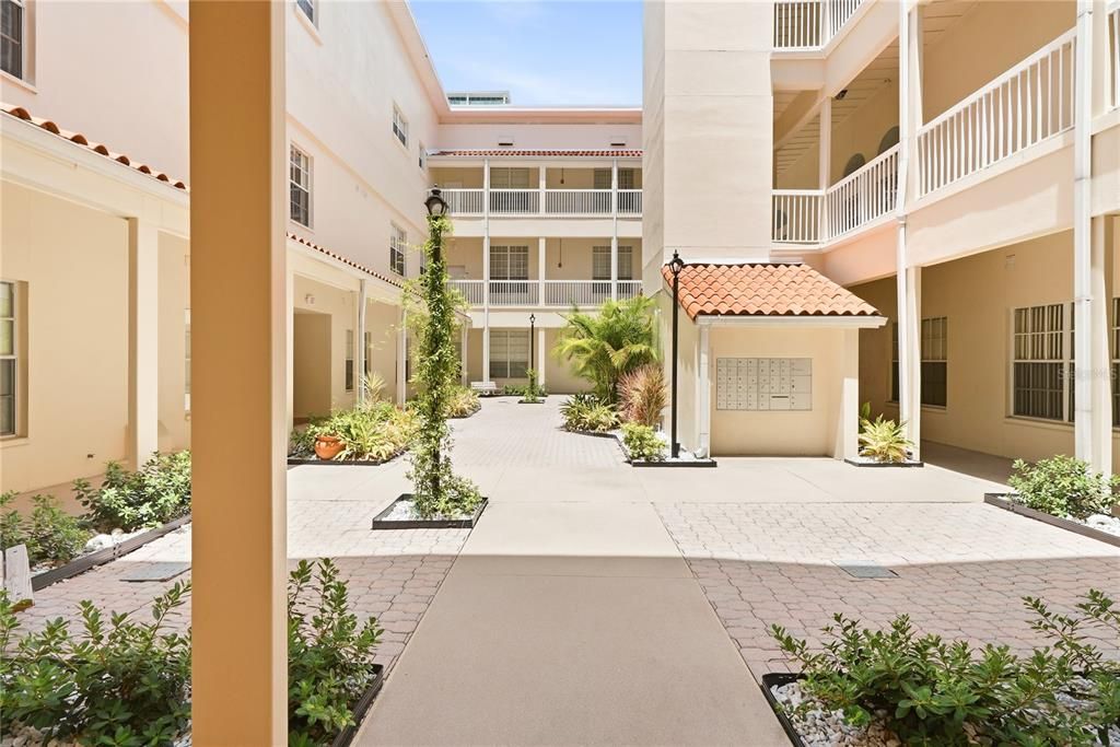На продажу: $325,000 (2 спален, 2 ванн, 885 Квадратных фут)