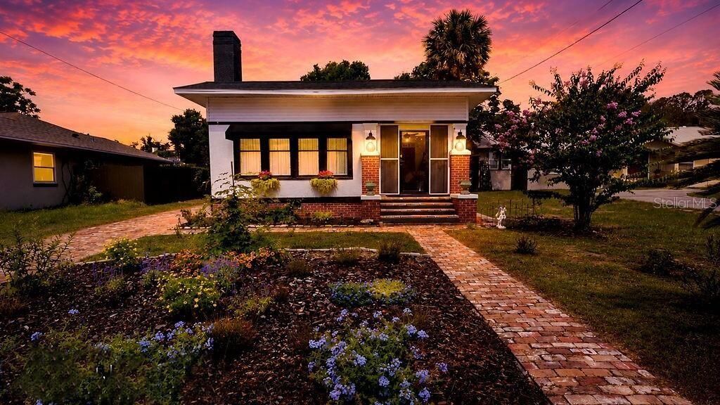 На продажу: $299,900 (2 спален, 1 ванн, 1169 Квадратных фут)