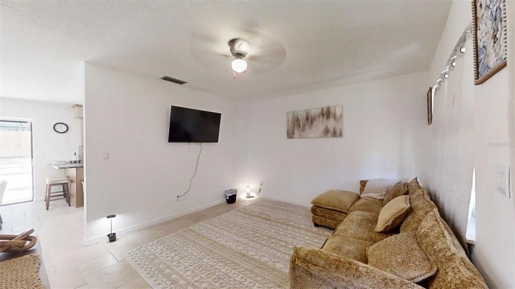 For Rent: $1,965 (3 beds, 2 baths, 1106 Square Feet)