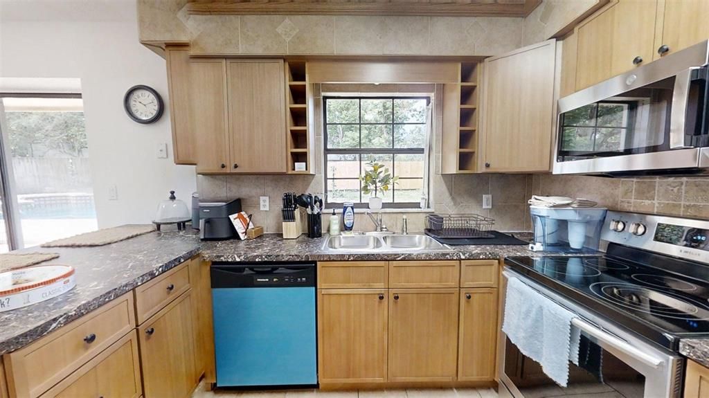 For Rent: $1,965 (3 beds, 2 baths, 1106 Square Feet)