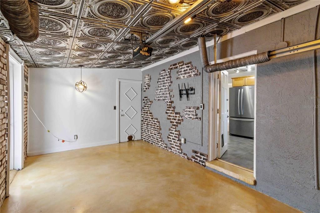 For Rent: $3,600 (2 beds, 2 baths, 960 Square Feet)