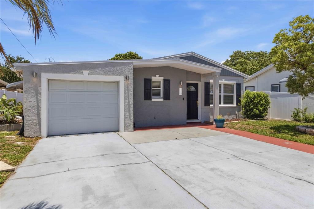 For Rent: $3,600 (2 beds, 2 baths, 960 Square Feet)