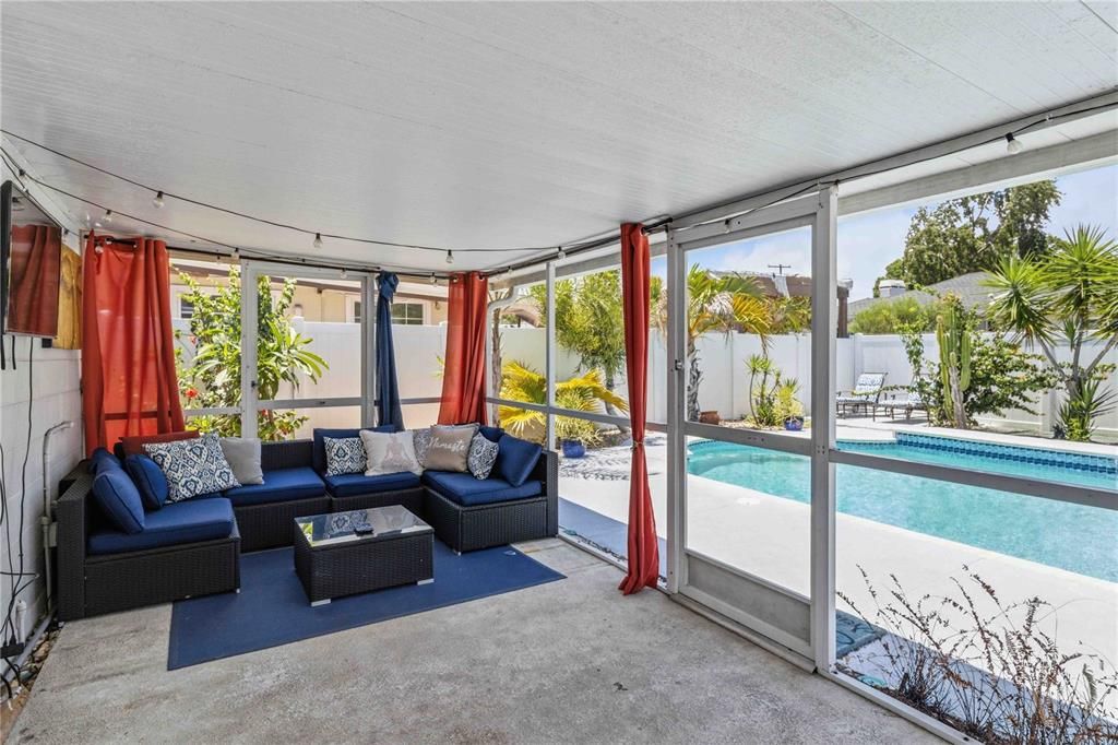 For Rent: $3,600 (2 beds, 2 baths, 960 Square Feet)