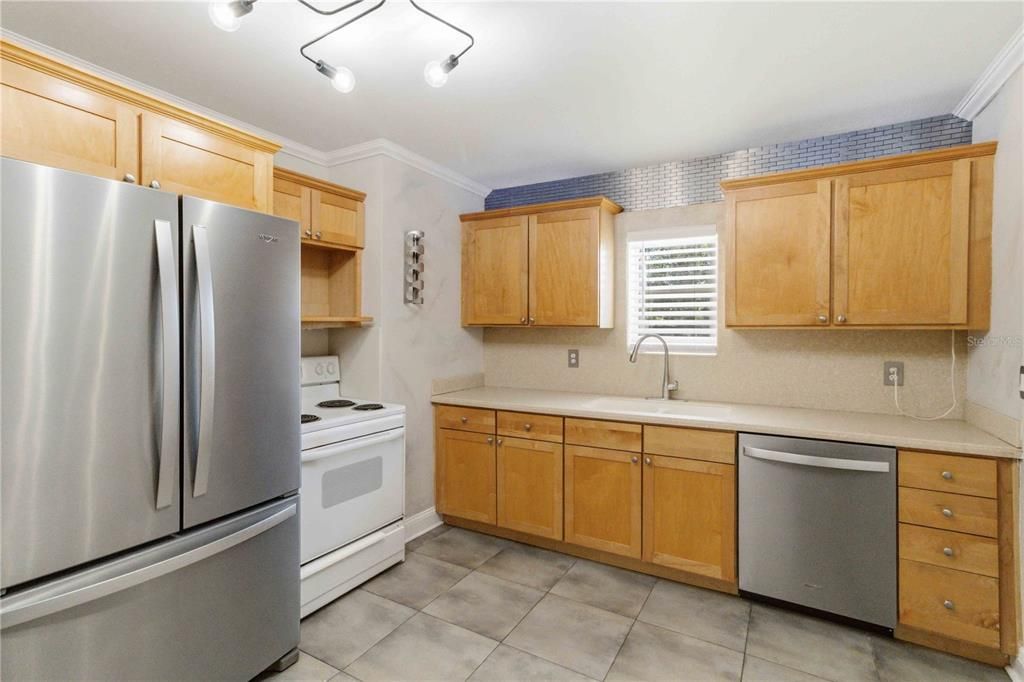 For Rent: $3,600 (2 beds, 2 baths, 960 Square Feet)