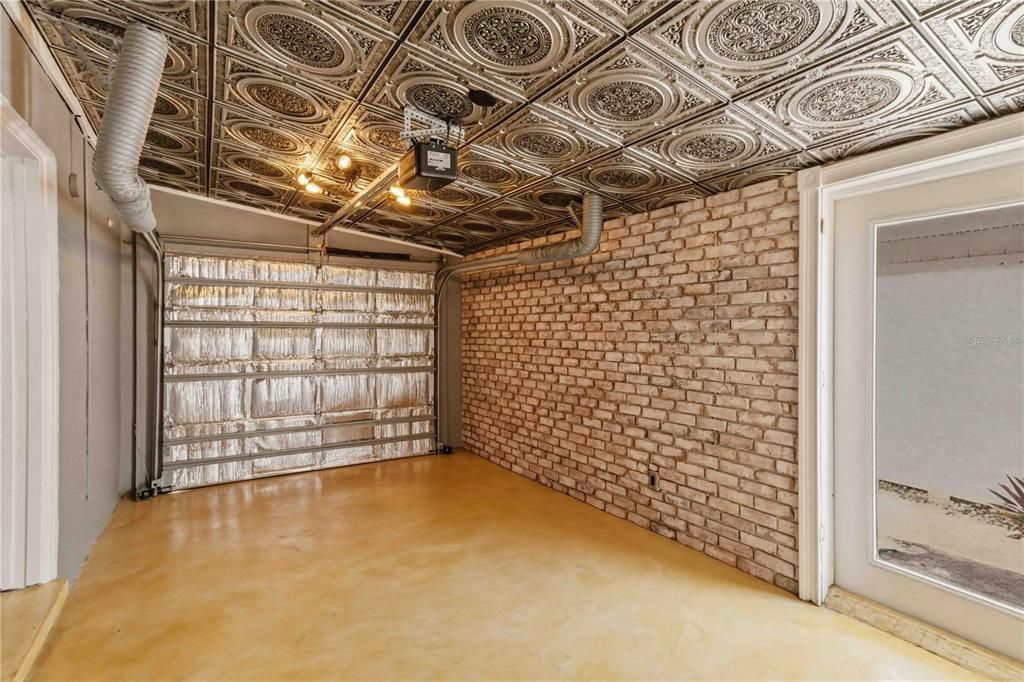 For Rent: $3,600 (2 beds, 2 baths, 960 Square Feet)