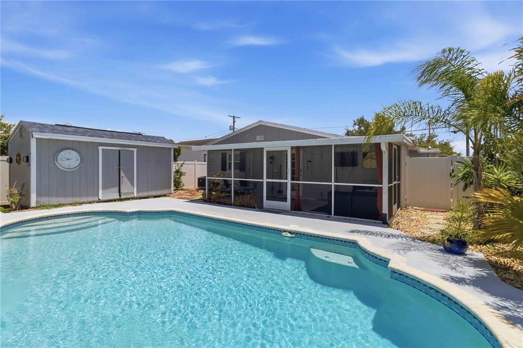 For Rent: $3,600 (2 beds, 2 baths, 960 Square Feet)