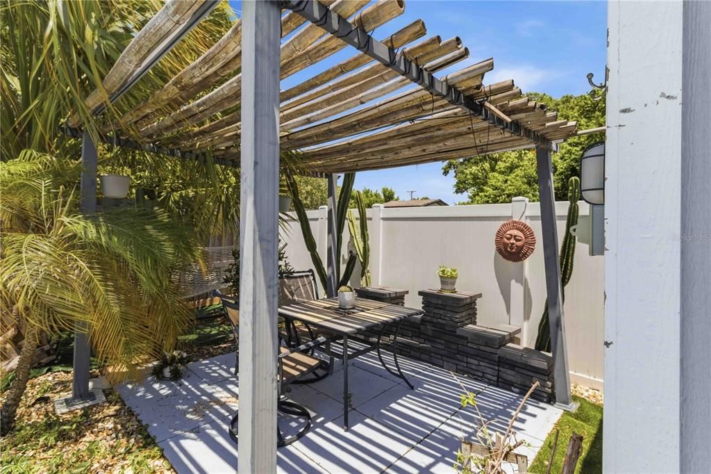 For Rent: $3,600 (2 beds, 2 baths, 960 Square Feet)
