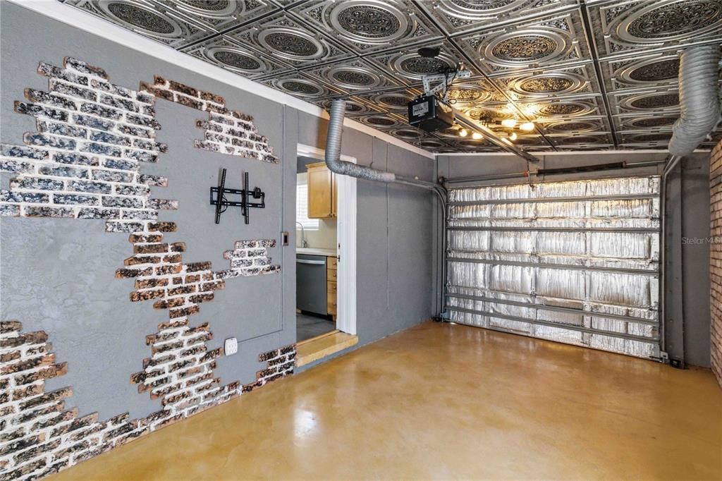 For Rent: $3,600 (2 beds, 2 baths, 960 Square Feet)