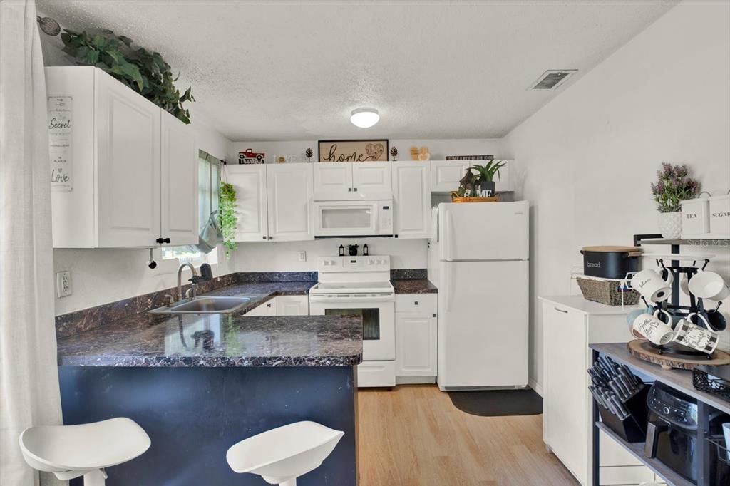 For Sale: $250,000 (4 beds, 2 baths, 1100 Square Feet)