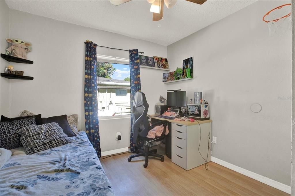For Sale: $250,000 (4 beds, 2 baths, 1100 Square Feet)