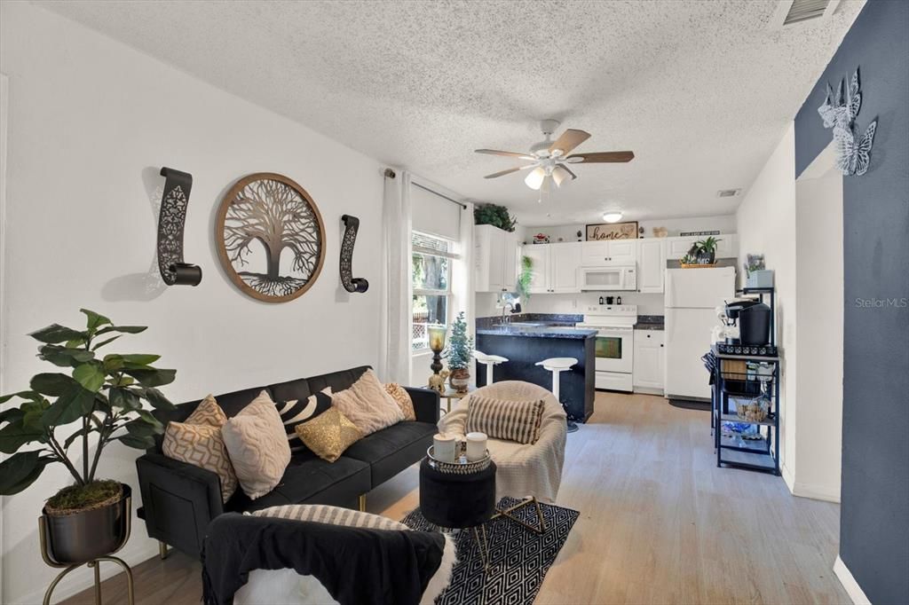 For Sale: $250,000 (4 beds, 2 baths, 1100 Square Feet)