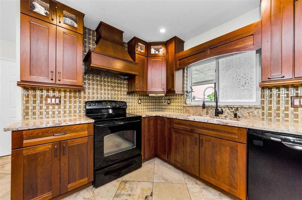 На продажу: $399,900 (3 спален, 2 ванн, 1346 Квадратных фут)