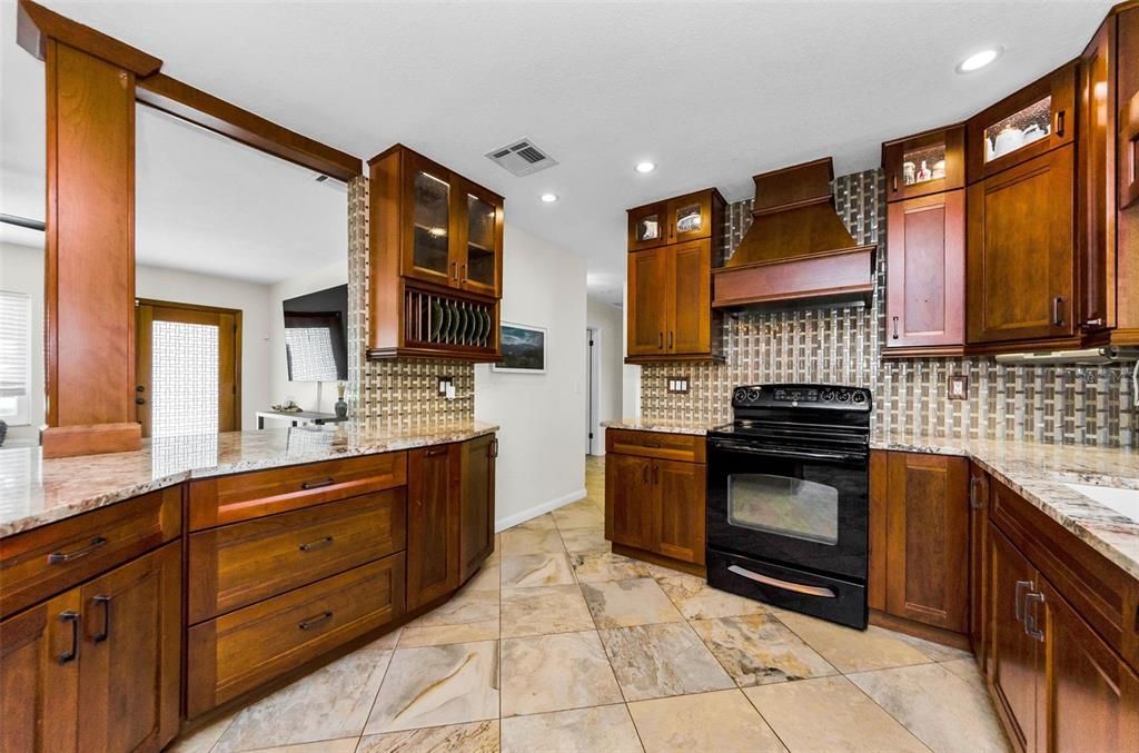 На продажу: $399,900 (3 спален, 2 ванн, 1346 Квадратных фут)