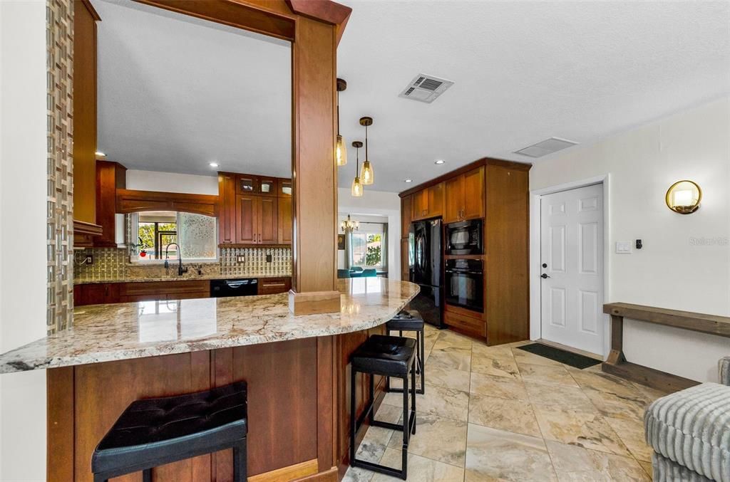 На продажу: $399,900 (3 спален, 2 ванн, 1346 Квадратных фут)